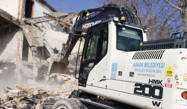 Konak'ın Kent Dokusu Değişiyor: 9 Ayda 92 Metruk Bina Yıkıldı