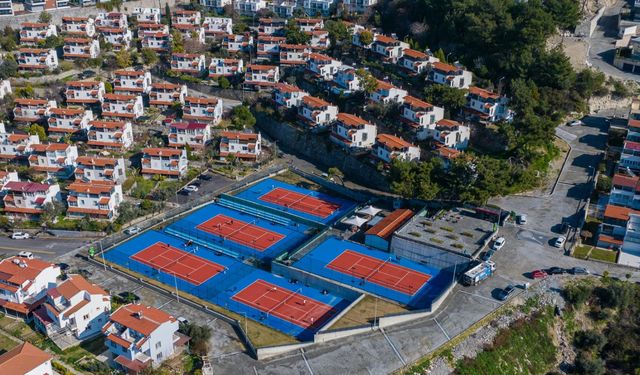 Kuşadası'nın İlk Tenis Kulübü Kapılarını Açtı