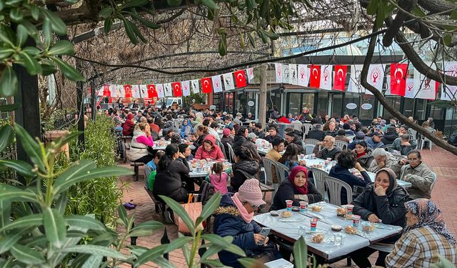 Bornova'da Ramazan Boyunca Dayanışma Sofraları Kuruldu