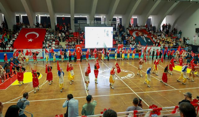 Başkan Yetişkin 23 Nisan Kutlamalarına Katıldı