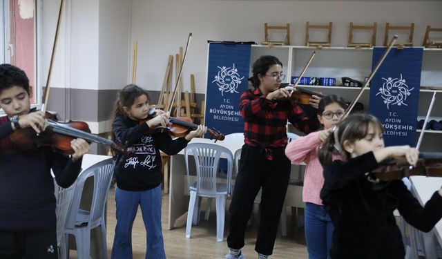 Geleceğin Keman Virtüözleri Aydın Büyükşehir Belediyesi'nin Kurslarında Yetişiyor