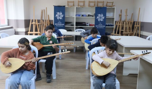 Aydınlı Çocuklar Türk Halk Müziğinin Eşsiz Notalarını Öğreniyor
