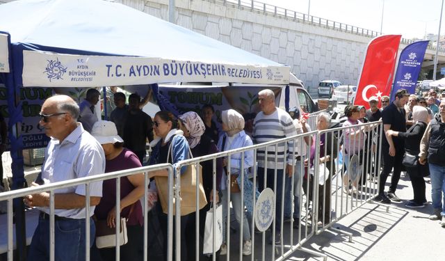 Kuşadalılara Ata Tohumlarından Üretilen Fide Dağıtıldı