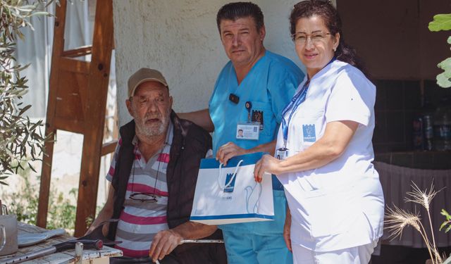 Kuşadası'nın Evde Bakım Biriminden Babalar Günü Ziyareti