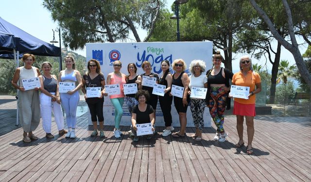 Kuşadası'nda Dünya Yoga Günü Kutlandı