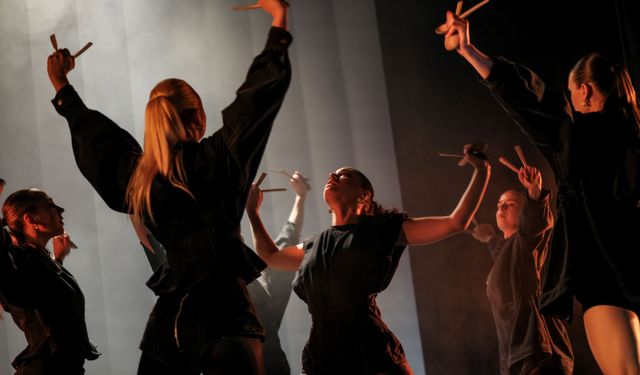 Ceyda Tanc Dance Topluluğu'nun 'AYNA'sı Ayakta Alkışlandı