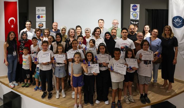 Karabağlar'da Uzayla Buluşan Çocuklara Sertifika Töreni