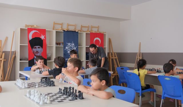 Aydın'da Çocuklar Satrançla Düşünmeyi Öğreniyor