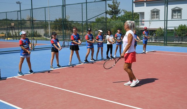 Kuşadalı Genç Sporculara Ücretsiz Eğitim Desteği