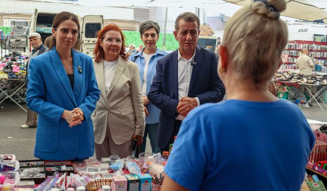 Başkan Yetişkin Tarihi Salı Pazarı'nda Vatandaşlarla Buluştu