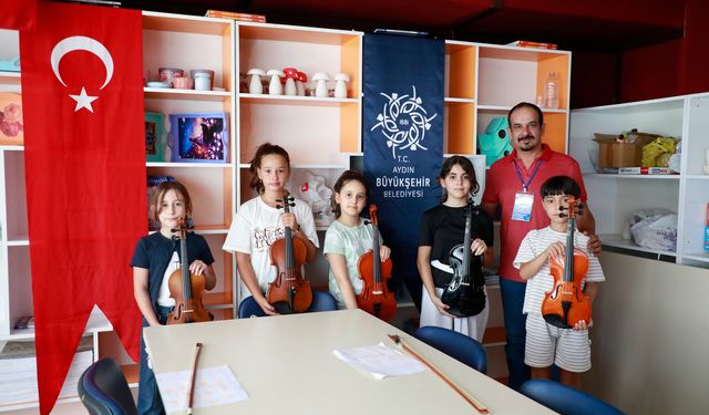 Aydınlı Minikler Yaz Tatilinde Keman Öğreniyor