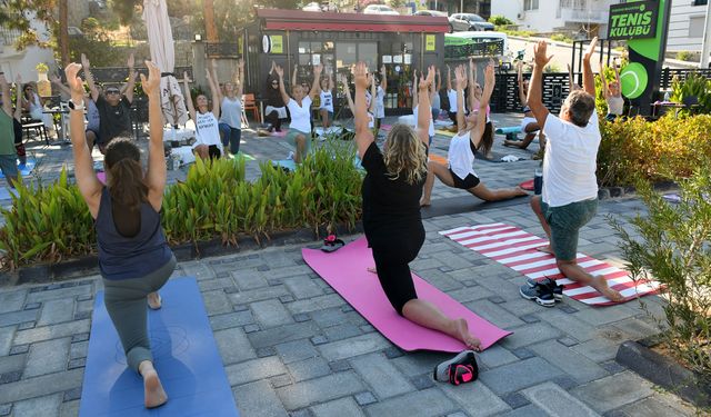 Kuşadası'nda Ücretsiz Yoga Dersleri Başladı