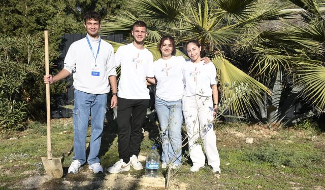Kuşadası'nda Zeytin Ağaçları 'Barış ve Kardeşlik' İçin Dikildi
