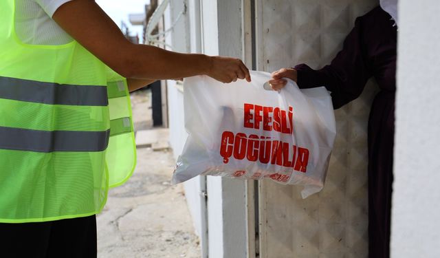 Efes Selçuk'ta Beslenme Çantaları Dayanışma ile Doluyor