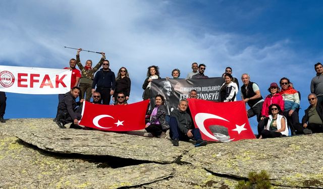 Efeler'de 10 Kasım Ata'ya Saygı Yürüyüşü