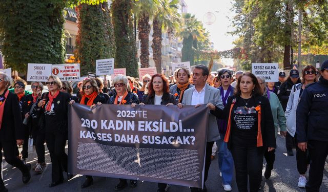 Efeler'de Sessiz '25 Kasım' Yürüyüşü