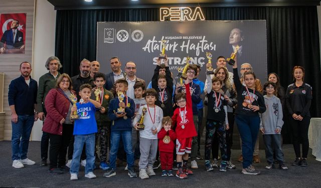 Kuşadası'nda Hamleler 'Atatürk' İçin Atıldı