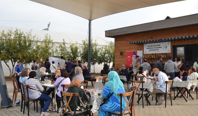 Üretici Pazarı Efes Tarlası Yaşam Köyü'nde Devam Ediyor