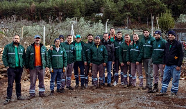 Kuşadası'nda Ağaç Atıkları Kara Kışta Yakacağa Dönüşüyor