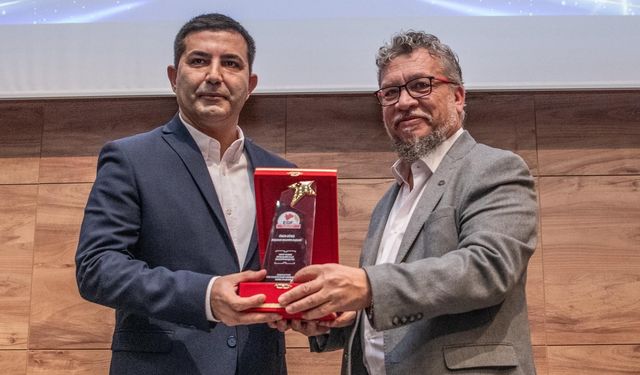 Günel'e 2025'in En Başarılı İlçe Belediye Başkanı Ödülü