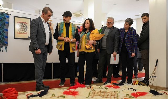 "Aşk Bir Direniştir" Keçe Sergisi Efeler'de Sanatseverlerle Buluştu