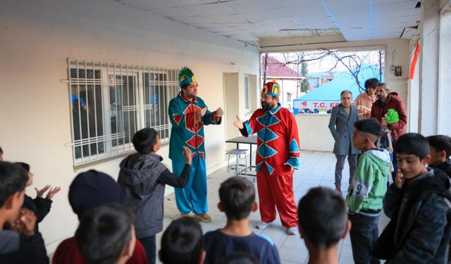 Efeler'in İftar Programlarında Çocuklar Unutulmadı