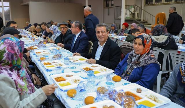 Efeler'in İlk İftar Sofrası Alanlı Mahallesi'nde Kuruldu