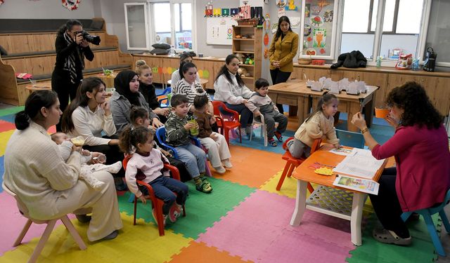 Kuşadası'nda Minik Eller Tasarladıkları Evlerin Bahçesine Tohum Ekti