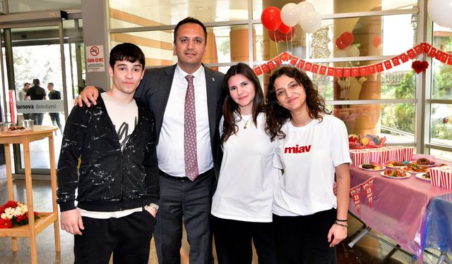 Bornova'dan Gençlere Altın Destek: Burs Dayanışması