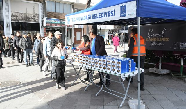 Kuşadası Belediyesi'nden Berat Kandili'nde Anlamlı İkram