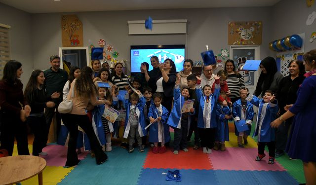 Anne Baba Çocuk Merkezi'nde 32. Dönem Mezuniyet Heyecanı Yaşandı