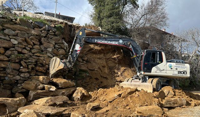 Bozdoğan'da Yağmur Nedeniyle Göçen Duvara Anında Müdahale