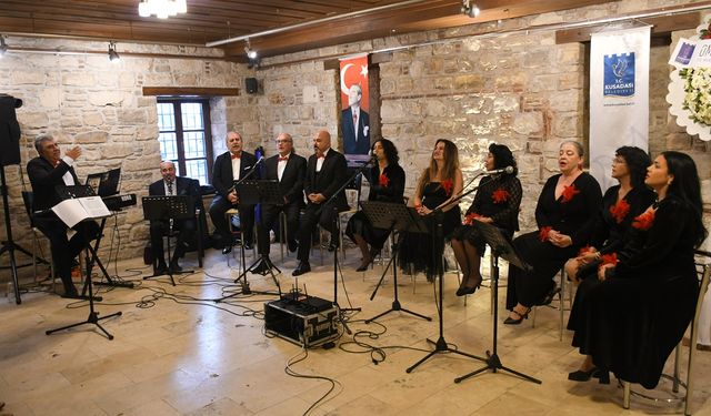 Kuşadası Sevgililer Günü'nü Müzikle Karşıladı