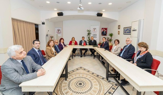 Başkan Tugay'dan İzmir Tabip Odası'na 14 Mart Ziyareti