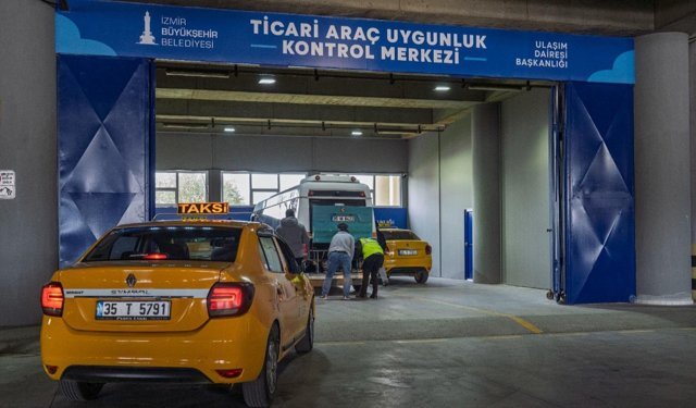 İzmir'de Taksi ve Minibüslerin Kontrolleri Bu Merkezden Yapılıyor