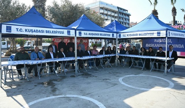 Kuşadası'nda Başkan Günel İçin 'Demokrasi Nöbeti' Başladı