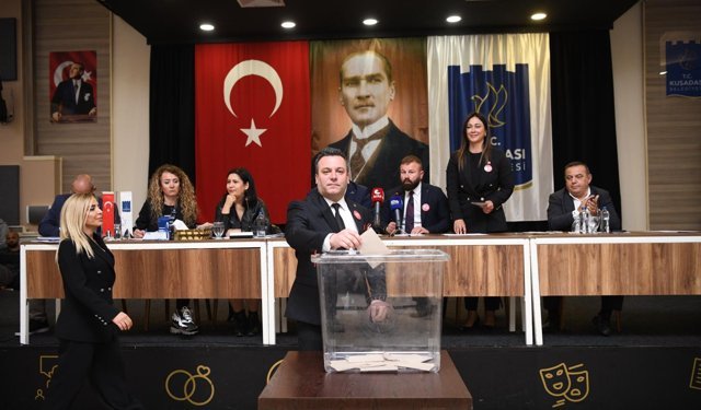 Kuşadası Belediyesi'nde Başkan Vekilliğine Tahsin Demirtaş Seçildi
