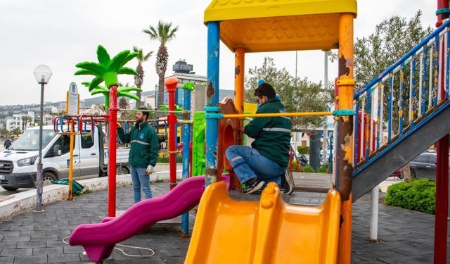 Kuşadası'nda Çocuk Parkları Bahara Hazırlanıyor