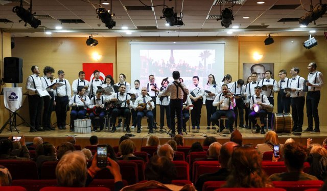 Buca'da Notalar Farkındalık İçin Yükseldi