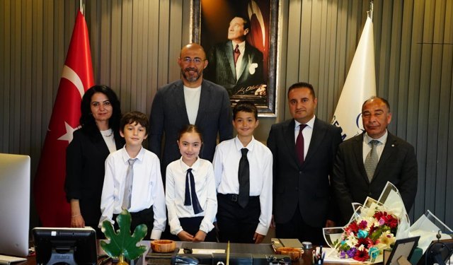 Başkan Zencirci Koltuğu da Yetkiyi de Çocuklara Devretti