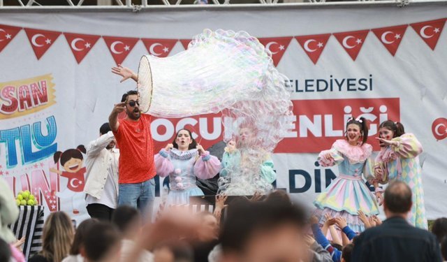 Karabağlar'da Çocuk Şenliği Tüm İlçeyi Sardı