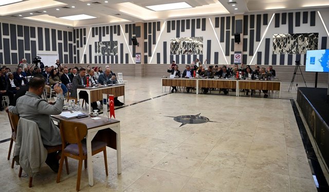 Kuşadası Belediye Meclisi'nde Kesintisiz Hizmet Vurgusu