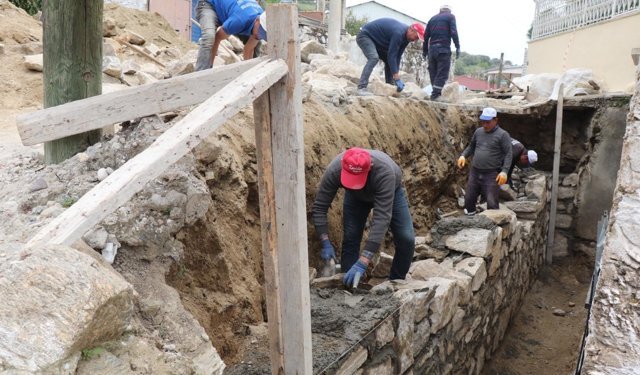 Bozdoğan Belediyesi Alamut Mahallesi'nde Taş Duvar Çalışmasını Tamamladı