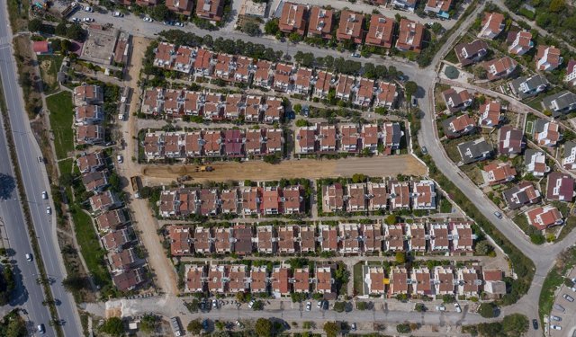 Kuşadası Belediyesi'nden Yavansu'ya Değer Katan Kapsamlı Hizmet Hamlesi