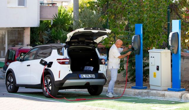 Narlıdere Belediyesi, Elektrikli Şarj İstasyonlarıyla Doğaya Kalkan Oluyor