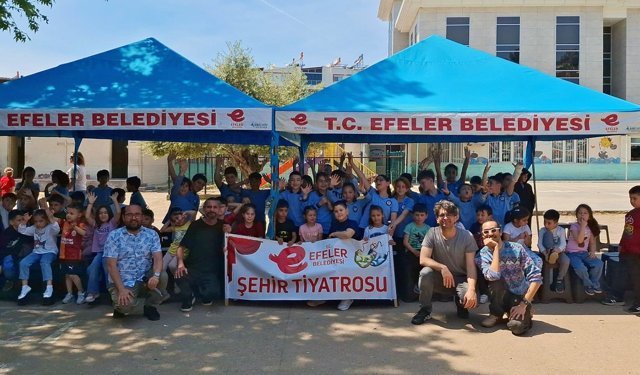 Efeler'in Sanatçıları Çocuklar İçin Sahneye Çıktı