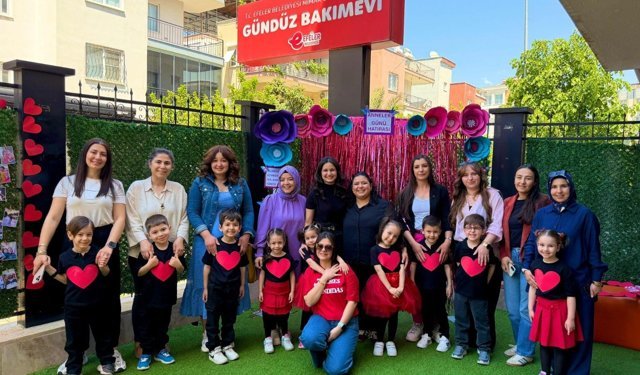 Efeler'in Minikleri Anneler Günü'nü Kutladı