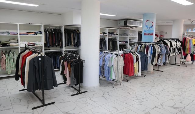 Konak Giysi Market'te Bayram Neşesi Yaşandı