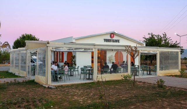 Yurt Kafe ve Işıklı Parkı Öğrencilerin Yeni Buluşma Noktası Oldu
