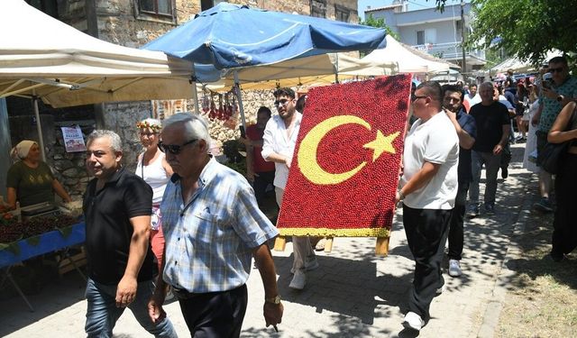 Kuşadası'nda Kiraz Şenliği Binlerce Ziyaretçiyi Ağırladı